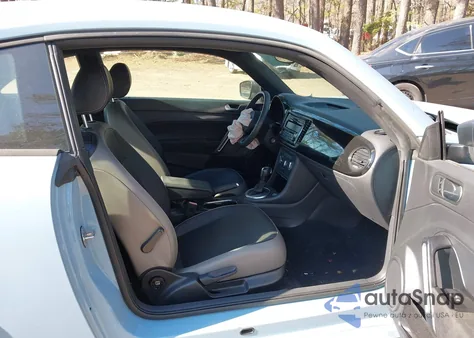 2015 Volkswagen Beetle 1.8T Fleet Edition z USA, uszkodzony, nr VIN 3VWF17AT0FM654895